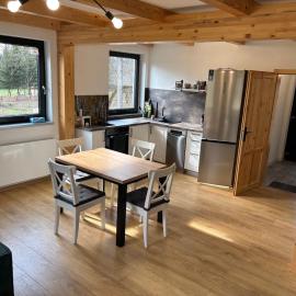 Apartmány Camping Český les، فندق في Lesná