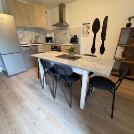 Grande maison centre ville - 5CH - 14 Pers, hotel in Neuilly-Plaisance