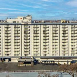 DoubleTree by Hilton New York JFK Airport