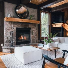 Family escape w private hot tub, hotel in Lac-Superieur