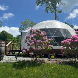 Luxury Glamping Domes,Hot Tub, Mountain views, Winery