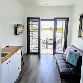 Trinity Islands Holiday Park - Cabin Accommodation, Hotel in Burrum Heads