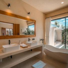 Villa Ayo 1 - Beautiful Brand New 2BR Villa, Steps to the beach