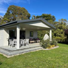 Honey Cottage - a cosy cottage in idyllic Tasman Region, hotell i Tasman