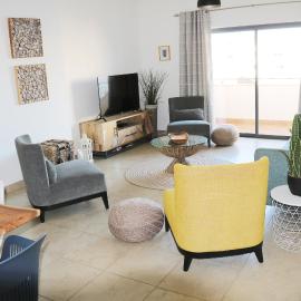 3-Bedroom Apartment with Pool Gym & Jacuzzi