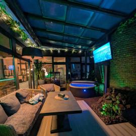 Luxus Ferienwohnung Troisdorf, хотел в Тройсдорф