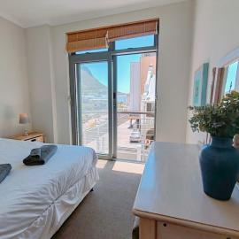 The Waves Empire Apartment, hotel in Muizenberg
