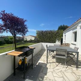 Le Saintonge #Jardin#Calme, hotel a Châteaubernard