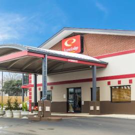 Econo Lodge Inn & Suites I-35 at Shawnee Mission, hotel di Overland Park