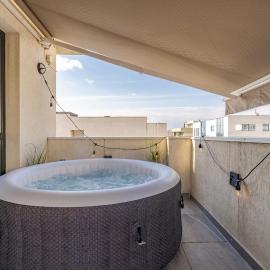 Downtown Loft Apartment with Jacuzzi&Terrace