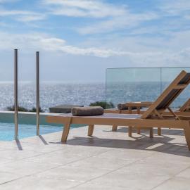 Windless SeaView Villa, with Pool & Hot Tub, By ThinkVilla, hotel v destinaci Achlia
