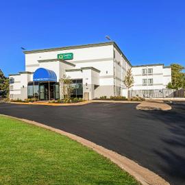 Quality Inn Merriam Kansas City, hotel u gradu Merriam