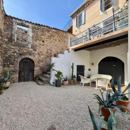 Maison de vacance familiale Tomlina, Neffies
