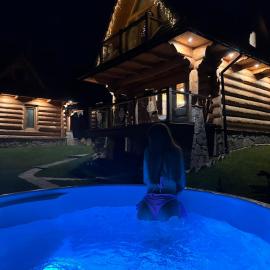 NA SKRAJU LASU domki z balią, jacuzzi, hotel in Biały Dunajec