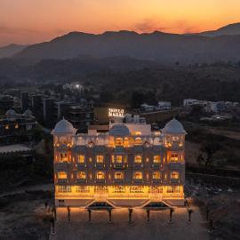 Shreeji Mahal- Premium Boutique Hotel Udaipur, khách sạn ở Nāi