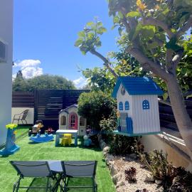 Boutique Family Design Villa near Sea, hotel in Khlorakas