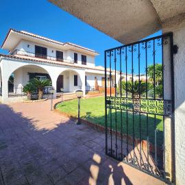 Villa Charlene, hotell i Terrauzza