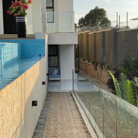 Infinity Villas, Entebbe airport shuttle Superking bed Apartment, free parking , WiFi , 24hr security