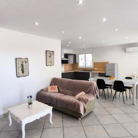 Maison tout confort belle terrasse sud – hotel w mieście Sigean