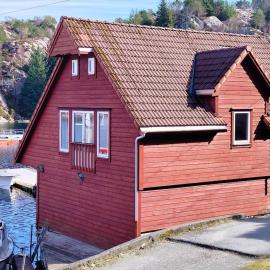 cozy house with boat dock, sauna - FJORDTID – hotel w mieście Rubbestadneset