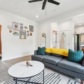 StayAE Downtown - 1BR Apartment, Ground Floor