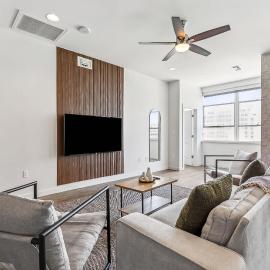 Entire High-Rise Apartment - 2BD, hotel in Baton Rouge