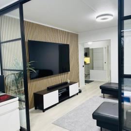 Cozy-15min to airport, free parking, hotel sa Hyrylä