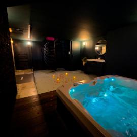 Mieuxqualhotel jacuzzi privatif Velvet Desire