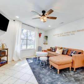 Downtown - Shiner Bungalow at Beer Ranch Project, hotel in Wimberley