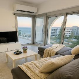 White Sea View Apartment