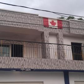 Canadian House Summer Home, готель у місті Толу