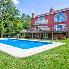 Stratton and Bromley 9 BRs Estate with a Swimming Pool, ξενοδοχείο σε Bromley Village