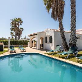 Villa Miguel, hotel in Cala en Bosc