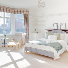 Lovely & Charming London House with Parking
