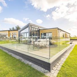 Racecourse Marina Lodge, Hot tub, Gated Parking, hotel sa Windsor