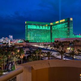 MGM Signature-04-602 1Br 2Ba Balcony Suite, hotel in Las Vegas