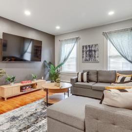 1 Mi to Dtwn: Pet-Friendly Providence Apt w/ Yard
