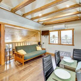 Tiny Home w/ Deck & Mtn Views in Lake Arrowhead!, hotel v destinácii Lake Arrowhead