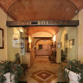 Hotel Bologna, hotel Pisában