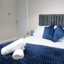 Central City Home-3 Bed Rooms- Parking-Netflix