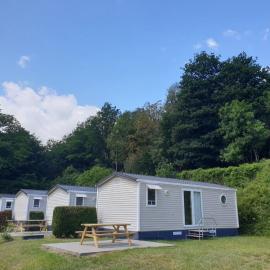 Chalet in Olloy-sur-Viroin with Patio: Olloy-sur-Viroin şehrinde bir otel
