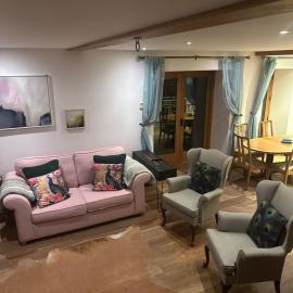 Luxury Three Bedroom Barn Conversion in Devon، فندق في Hemyock
