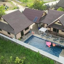 2 Fully equipped Cottages w big Pool & Fishing