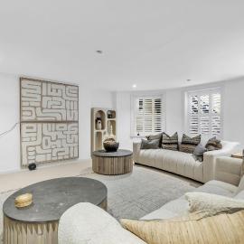 Central Snug with Patio By My Getaways