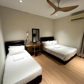 8 mins driving to TC Beach at Holiday Guest House