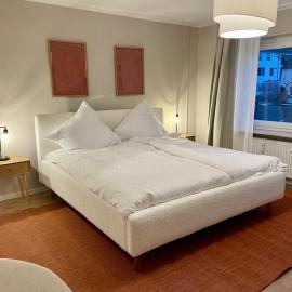 Westflügel Apartment mit Parkplatz und zentraler Lage
