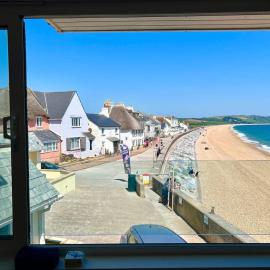 Beachfront Cottage with Sea Views & Coastal Walk