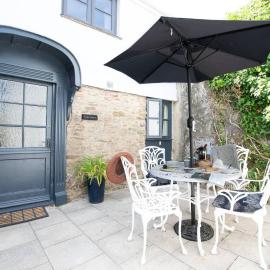 Charming Cottage near Dartmouth with Log Burner