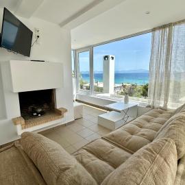 Medusa by Dia sea view apartment, hotel in Artemida