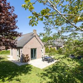 Holiday home for the whole family, hotel in Ewijk